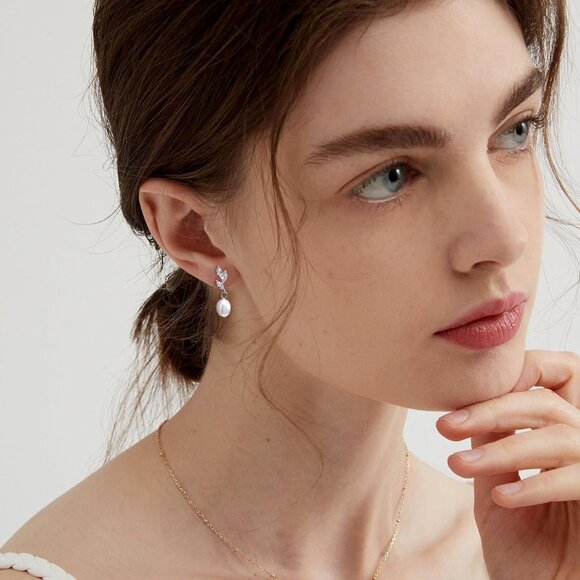 Women's Lightweight Pearl Drop Dangle Earrings Elegant Casual Jewelry - Picture 5 of 9